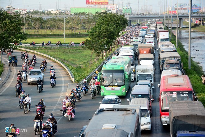 Nguoi dan TP HCM un un ve que giao thong ket cung-Hinh-12